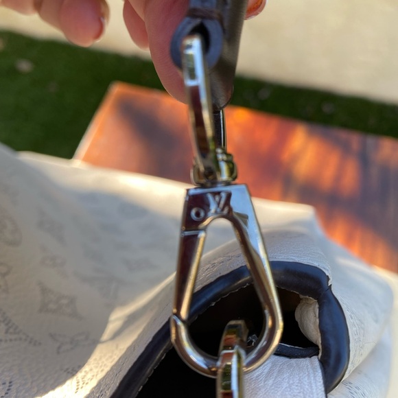 LV Ivoire Monogram Mahina Leather Babylone GM - Picture 5 of 13